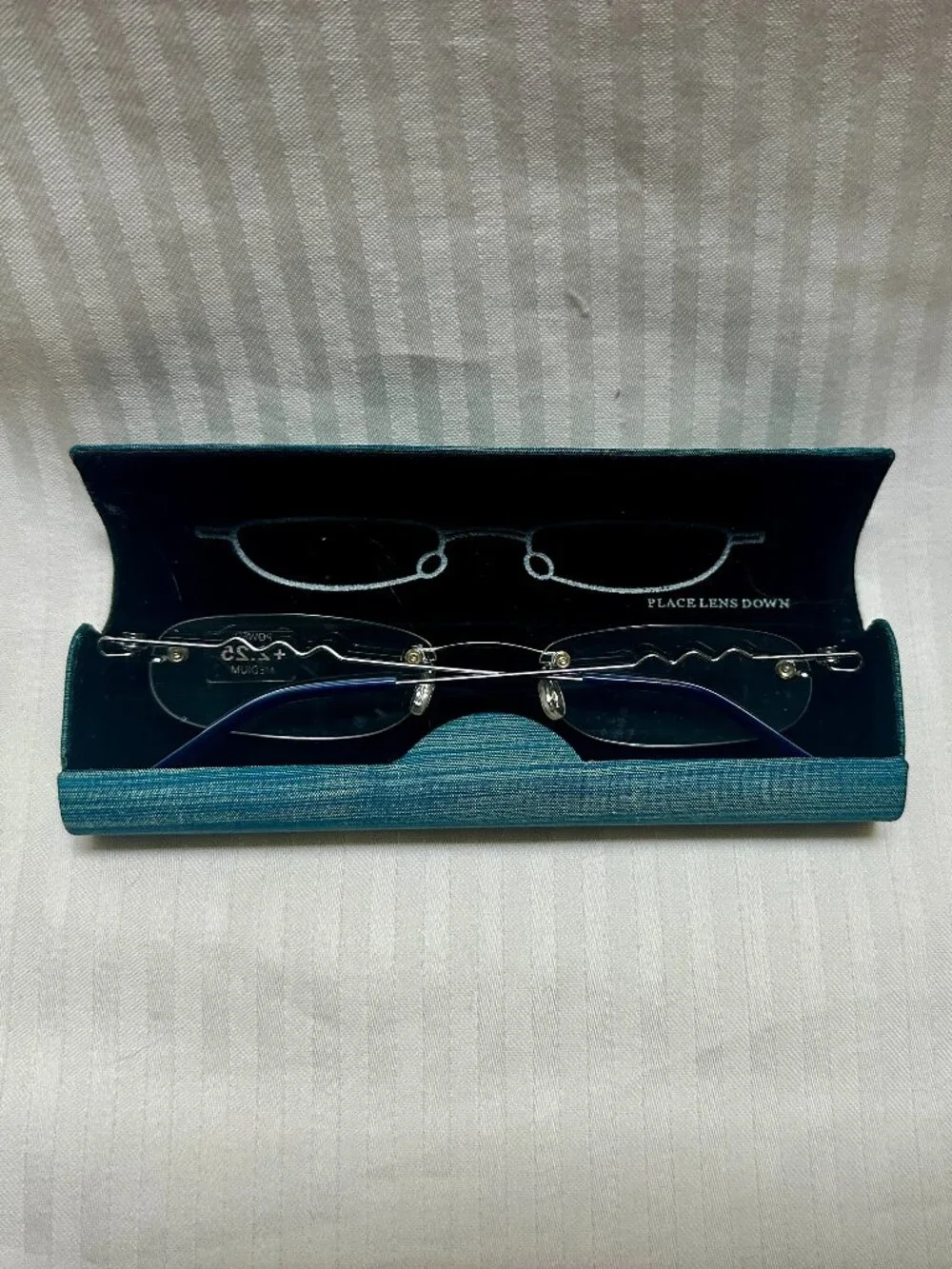 NEW W/HARD CASE! DESIGN OPTICS RIMLESS READERS +2.25 WITH SPRING HINGES